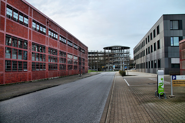 Fritz-Schupp-Straße bei der ehem. Zeche Nordstern 1/2 (Nordsternpark, Gelsenkirchen-Horst) / 2.03.2024