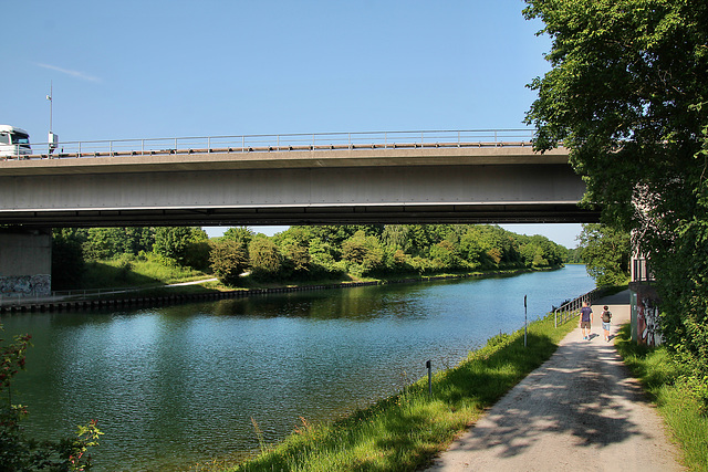 Wesel-Datteln-Kanal mit Autobahnbrücke der A31 (Dorsten) / 27.05.2023