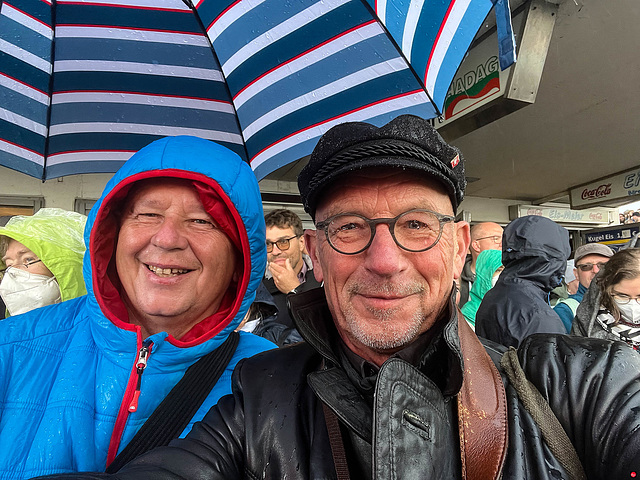 Treffen sich zwei Ipernityfreunde im Hamburger Schietwetter...