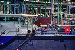 Tankschiff bei der Erdölraffinerie Lingen