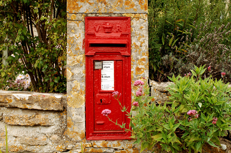 VR Postbox at Reybridge, Wiltshire