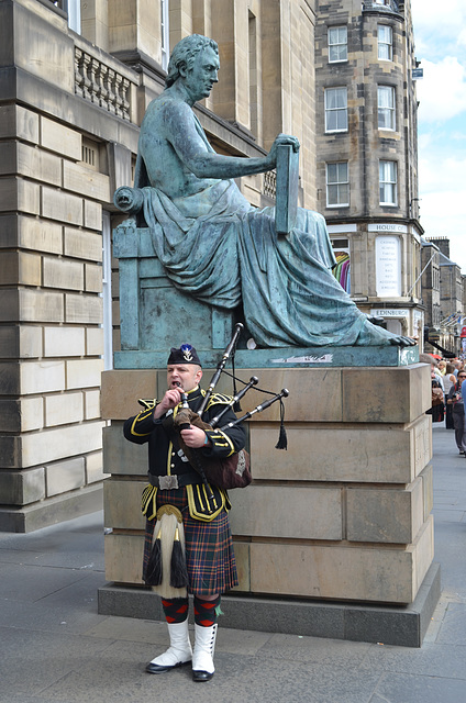 Edinburgh Festival, Bagpiper