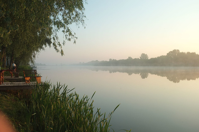 Grenzfluss Pruth zwischen RO& MD am Morgen