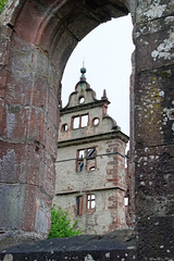 Schlossruine vom Kreuzgang aus gesehen (© Buelipix)