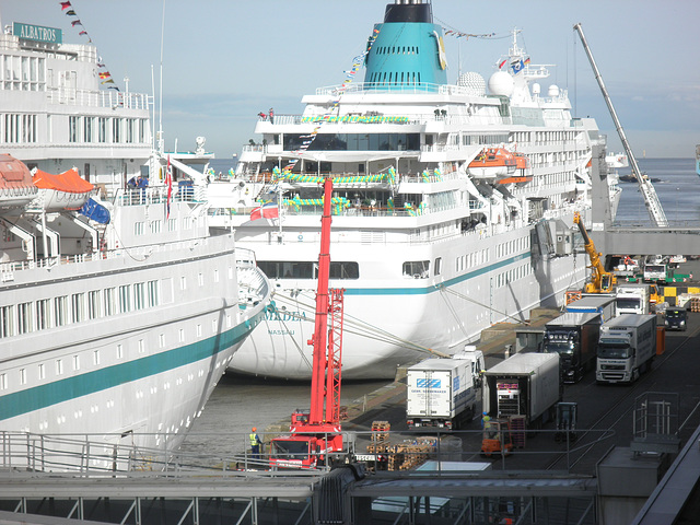 Hochbetrieb am Kreuzfahrtterminal