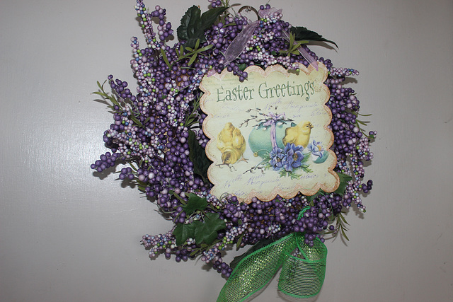 EASTER GREETINGS TO ALL MY FRIENDS !  :)  (this wreath welcomes you)