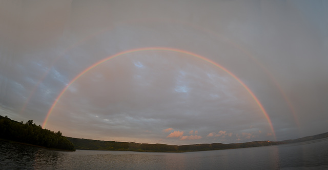 Бакотский залив, Двойная радуга после дождя / The Bay of Bakota, Double Rainbow