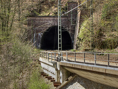 Tunnelportal am Bahnhof Edle Krone