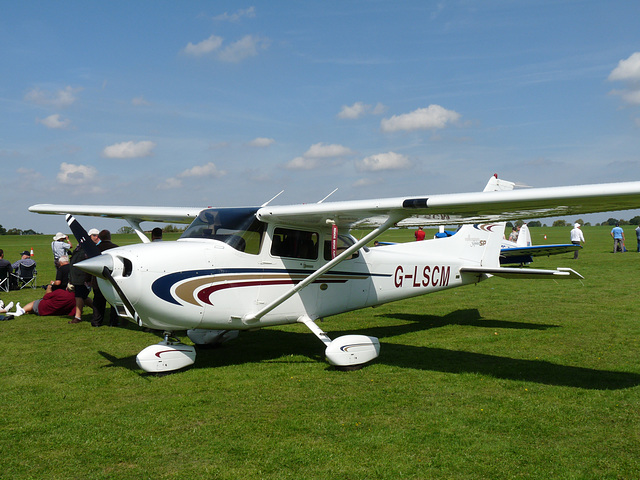 Cessna 172S Skyhawk SP G-LSCM