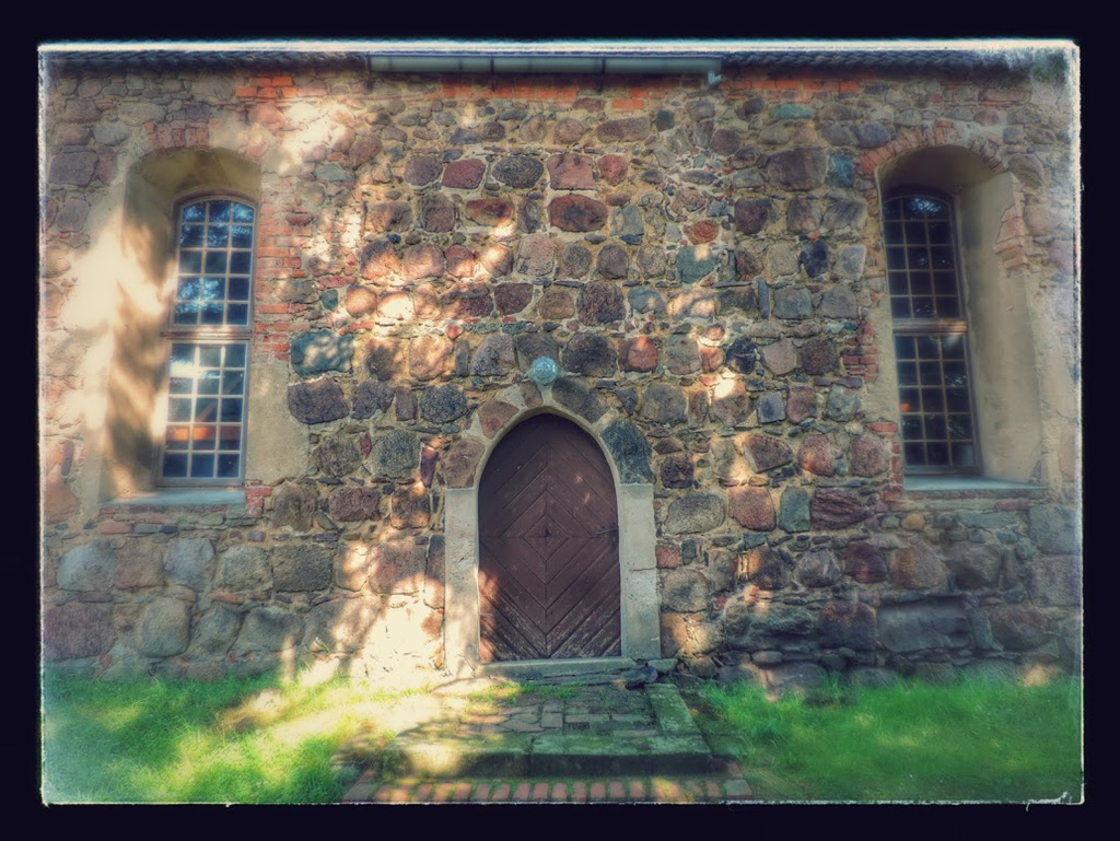 256/365 - Feldsteinkirche