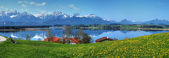 Hopfensee im Allgäuer Frühling.   ©UdoSm