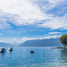 Blick vom Place du Vieux-Port über den Genfersee zum Rhonetal (© Buelipix)