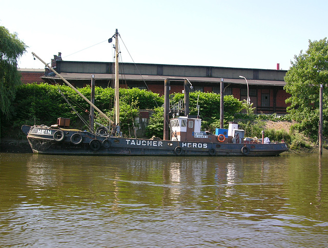 Taucherbetrieb am Museum der Arbeit