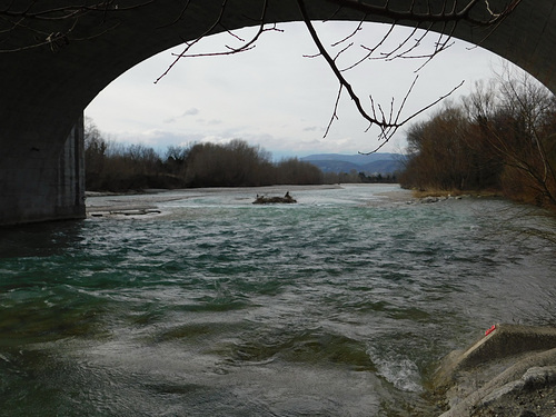 Sous le pont de la Drôme***************