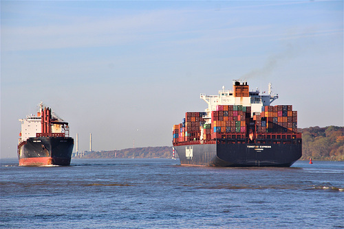 ANTIBES EXPRESS und TSINGTAO EXPRESS