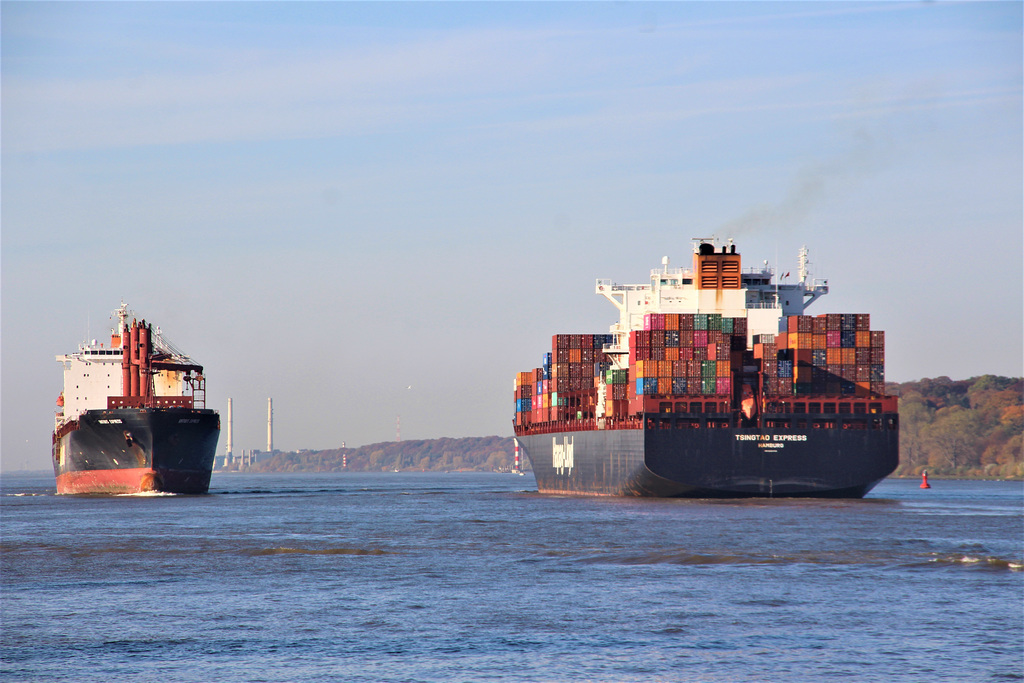 ANTIBES EXPRESS und TSINGTAO EXPRESS