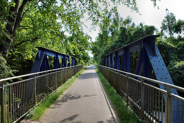 Ehem. Kray-Wanner-Bahn, Brücke über der Ostpreußenstraße (Gelsenkirchen-Ückendorf) / 21.05.2018