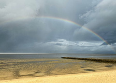 Regenbogen über der Nordseeküste