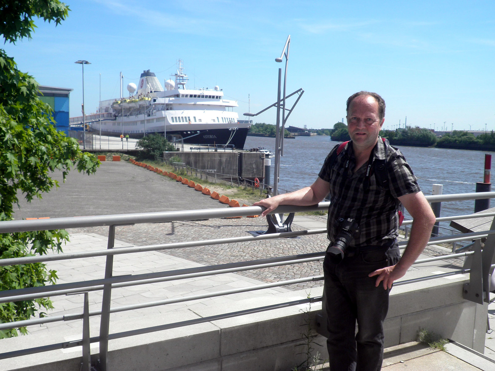 vor der  Astoria....