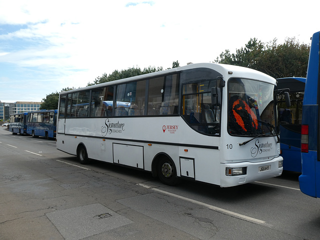 Signature Coaches 10 (J 66449) (ex W991 VGW) in St. Helier - 8 Aug 2019 (P1030937)
