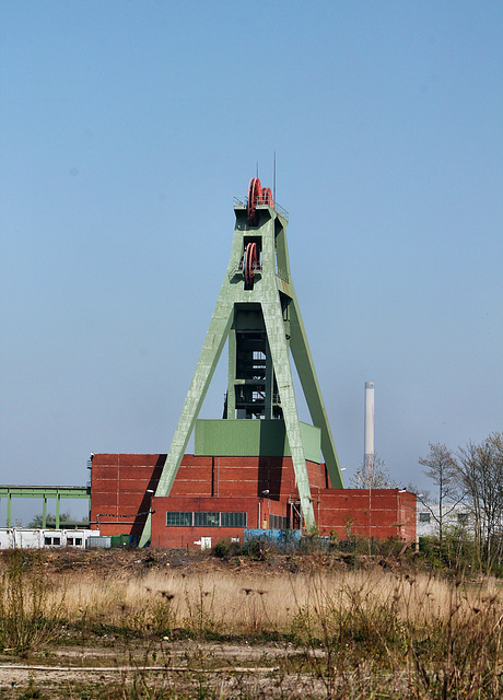 Zeche Haus Aden 1/2, Doppelbockgerüst über Schacht 2 (Bergkamen-Oberaden) / 9.04.2017