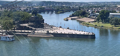 DE - Koblenz - Blick aus der Seilbahn aufs Deutsche Eck