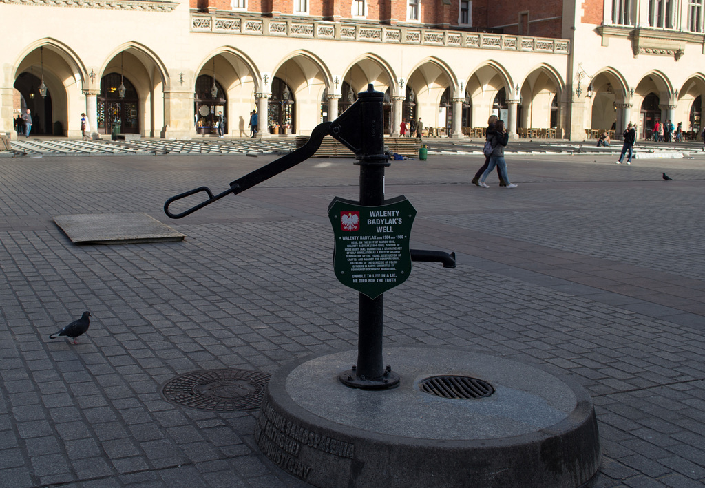 Poland, Krakow Rynek Główny,   Walenty Badylak's Well (#2280)