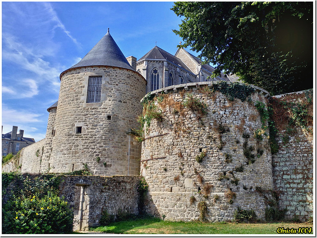 Restes des anciennes fortifications.