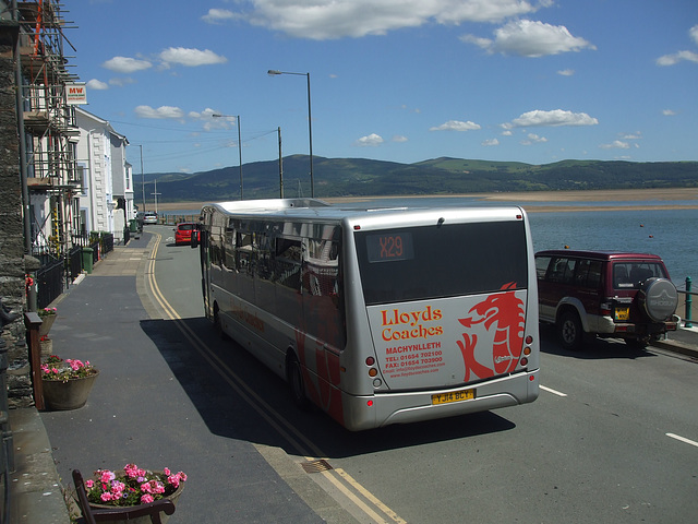 DSCF0354 Lloyd’s Coaches, Machynlleth YJ14 BCY