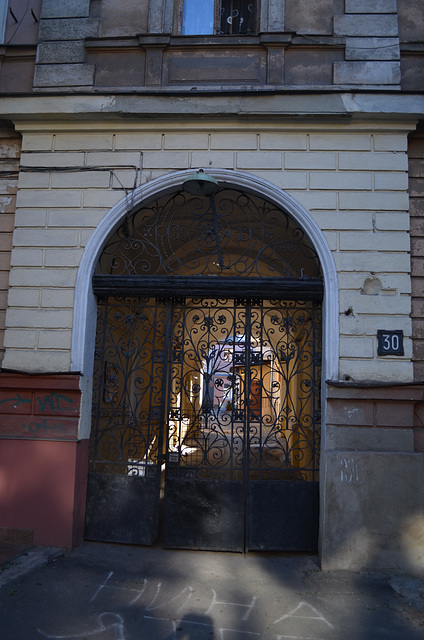 Одесса, Чугунные ворота по ул.Осипова 30 (вид с улицы)