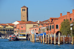 Murano mit Glockenturm der Basilica di Santi Maria e Donato