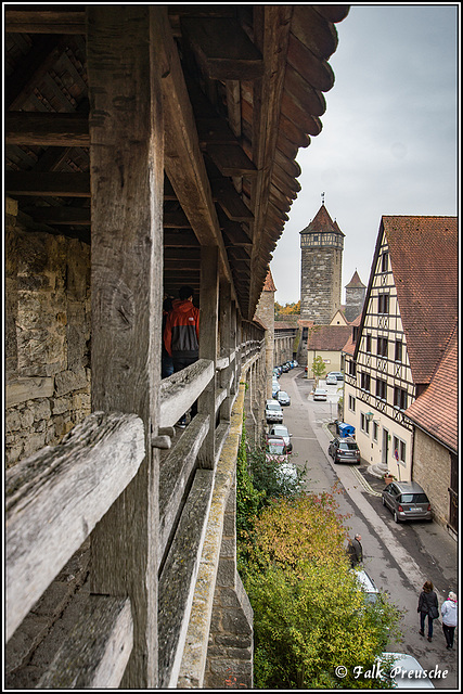 Auf dem Wehrgang