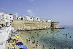 sulla spiaggia di Monopoli ... P.i.P.  (© Buelipix)