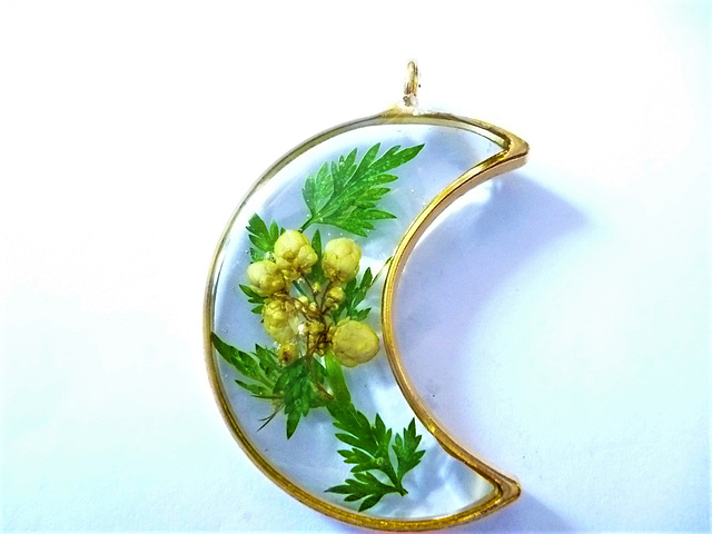 Crescent shape with yellow flowers