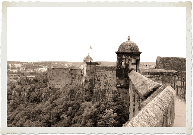 Besançon (25). Juin 2016. Les remparts de la citadelle de Vauban.