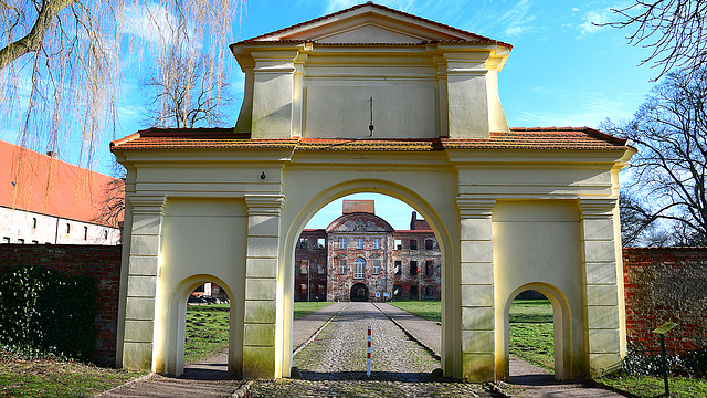 Schloss Dargun - mit Torhaus