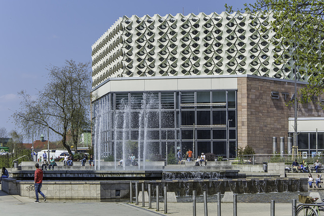 Springbrunnen an der Stadthalle