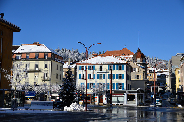 Am Bahnhofplatz in La Chaux-de-Fonds