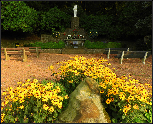 LET US PRAY  FOR  UKRAINE -HOLY  MARIA    SAVE   THE  PEOPLE.................(Hbm)