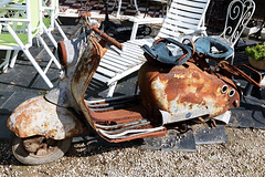 A vendre scooter , restauration terminée , état concours . . .