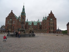 The gate beyond the fountain is the entry to the inner courtyard. The castle is designated as a national natural history museum. It is the largest gothic castle in Scandinavia.