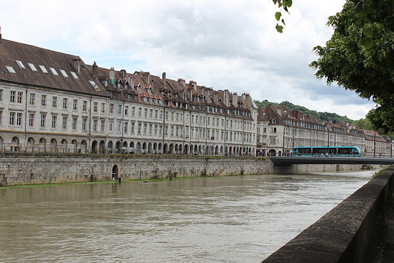 Besançon (25). Juin 2016. Le Quai Vauban.