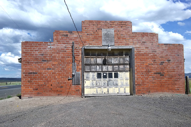 Farm building, Poe Valley