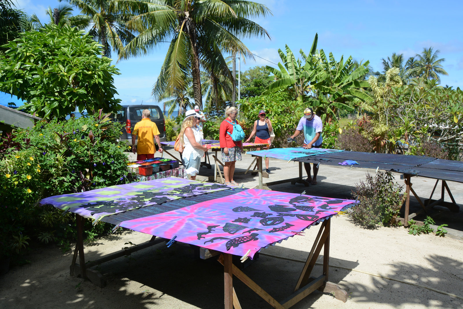 Polynésie Française, Bora Bora, A Visit to the Hand-Made Manufacture of Tahitian Pareo