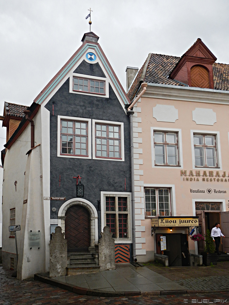 beim Rathausplatz Tallinn (© Buelipix)