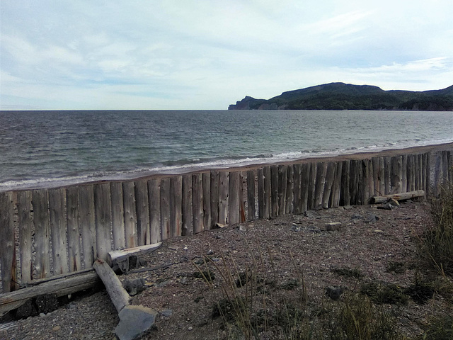 Clôture de plage / Wooden fence on the beach