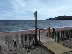 Beach entrance / Entrée pour la plage