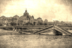 eingestürzte Carolabrücke in Dresden