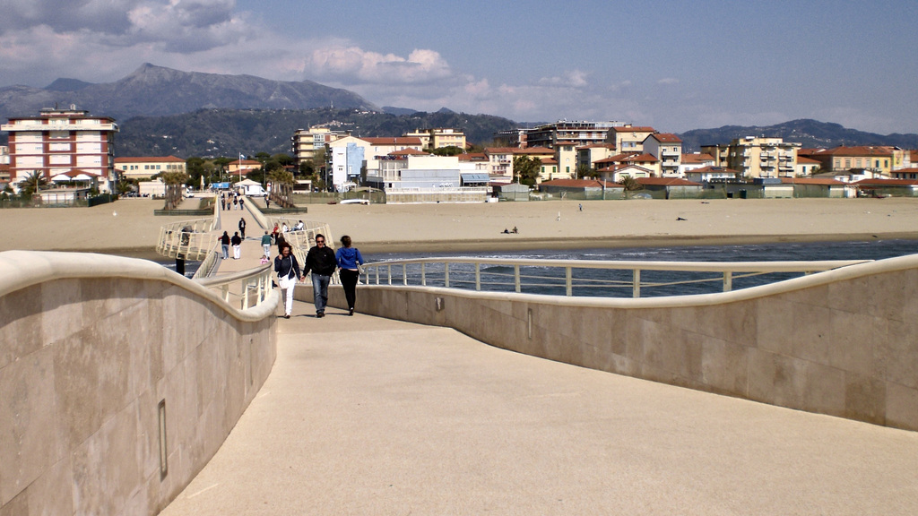 Auf der Seebrücke von Viareggio