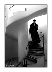 LA ESCALERA DE CARACOL (The Spiral Staircase)